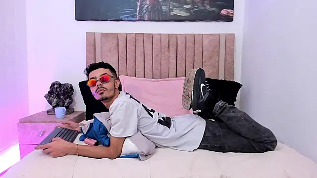 Timothe Evans online show from 24, 10, 2025