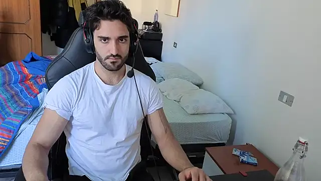 Snapshot of Al3xox02 chatting on 9, 4, 2026 Al3xox02 online show from 9, 4, 2026