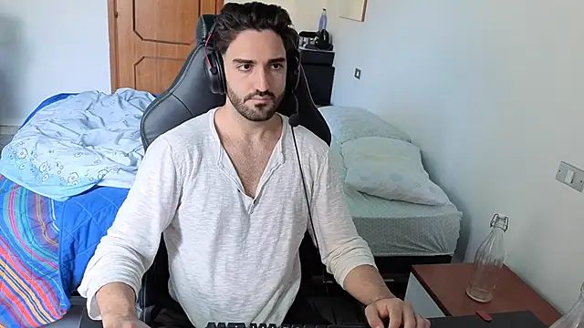 Snapshot of Al3xox02 chatting on 10, 4, 2026 Al3xox02 online show from 10, 4, 2026