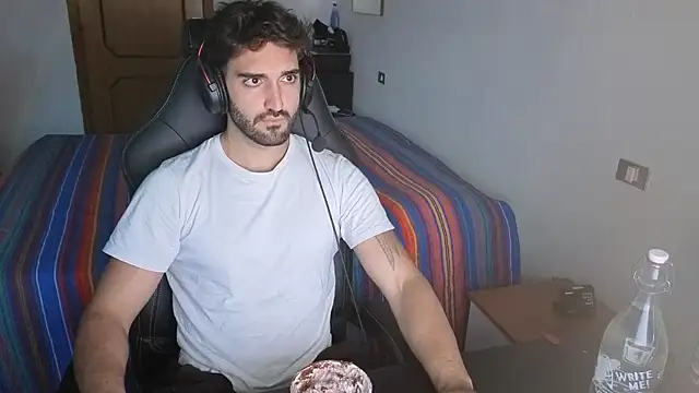 Snapshot of Al3xox02 chatting on 13, 4, 2026 Al3xox02 online show from 13, 4, 2026