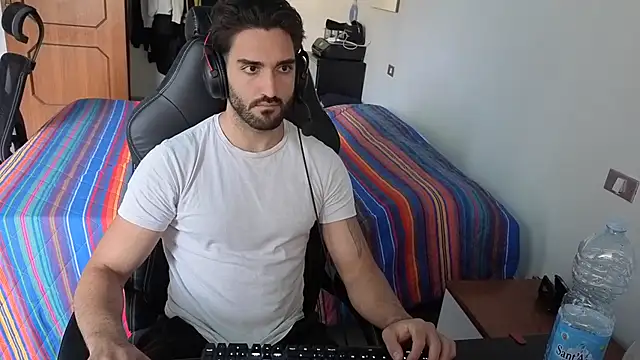 Snapshot of Al3xox02 chatting on 15, 4, 2026 Al3xox02 online show from 15, 4, 2026