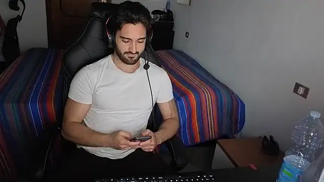 Snapshot of Al3xox02 chatting on 15, 4, 2026 Al3xox02 online show from 15, 4, 2026