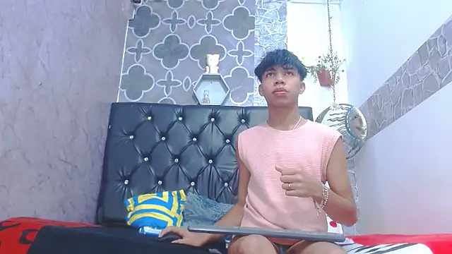 sexyboys cutex18 online show from 14, 4, 2026