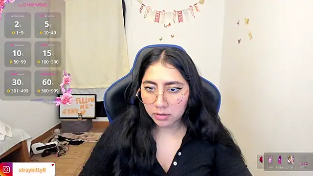 Snapshot of LoveLyy- chatting on 5, 6, 2026 LoveLyy- online show from 5, 6, 2026