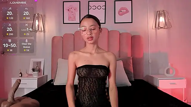 Snapshot of lena_martinn chatting on 30, 4, 2026 lena martinn online show from 30, 4, 2026