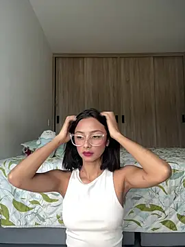 Snapshot of lena_martinn chatting on 14, 5, 2026 lena martinn online show from 14, 5, 2026