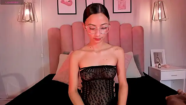 Snapshot of lena_martinn chatting on 28, 5, 2026 lena martinn online show from 28, 5, 2026