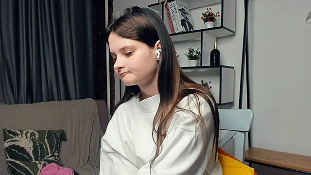 Snapshot of SkyDoll chatting on 6, 10, 2025 SkyDoll online show from 6, 10, 2025