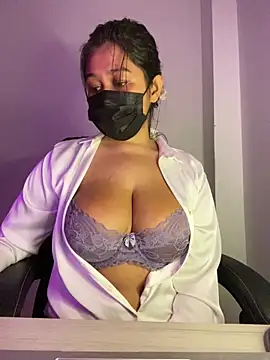 Snapshot of Monica__Bellucci__ chatting on 21, 6, 2026 Monica Bellucci online show from 21, 6, 2026