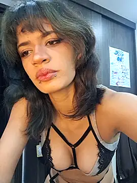 Snapshot of sukulaurens chatting on 6, 8, 2026 sukulaurens online show from 6, 8, 2026
