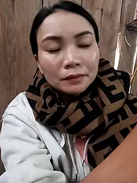 Snapshot of kun-love chatting on 14, 11, 2025 kun-love online show from 14, 11, 2025