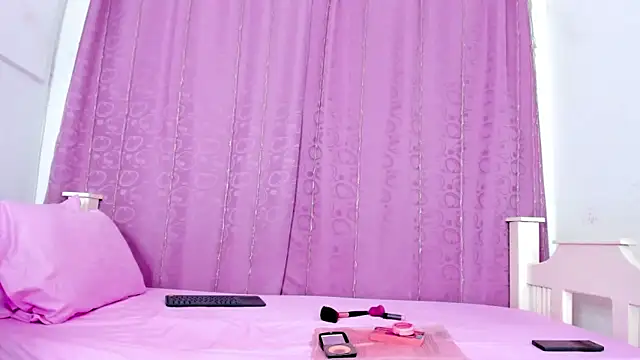 Snapshot of nahomy_smiith chatting on 2, 11, 2025 nahomy smiith online show from 2, 11, 2025