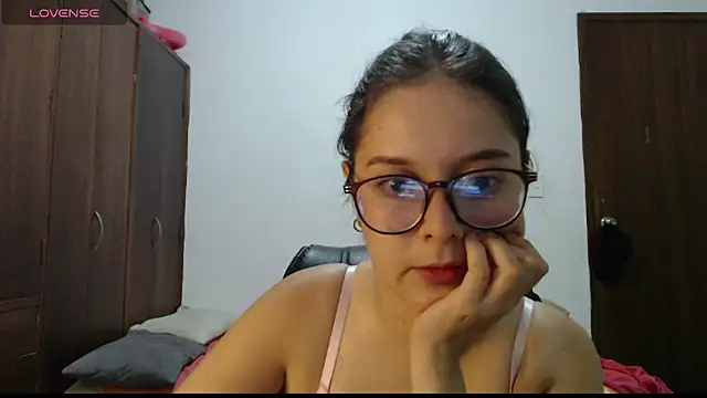 Snapshot of CarlaLorez chatting on 23, 6, 2026 CarlaLorez online show from 23, 6, 2026