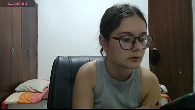 Snapshot of CarlaLorez chatting on 3, 7, 2026 CarlaLorez online show from 3, 7, 2026