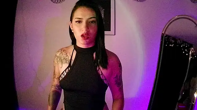 Snapshot of LunaAdamsx chatting on 5, 11, 2025 LunaAdamsx online show from 5, 11, 2025