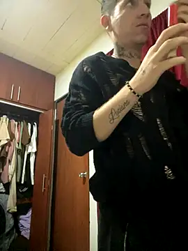 Snapshot of davidxxx_2012 chatting on 10, 10, 2025 davidxxx 2012 online show from 10, 10, 2025