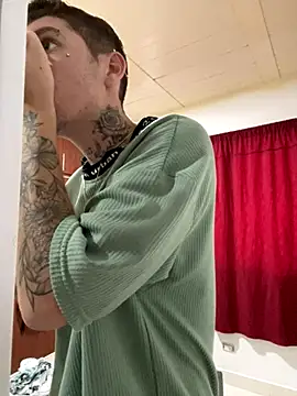 Snapshot of davidxxx_2012 chatting on 4, 11, 2025 davidxxx 2012 online show from 4, 11, 2025