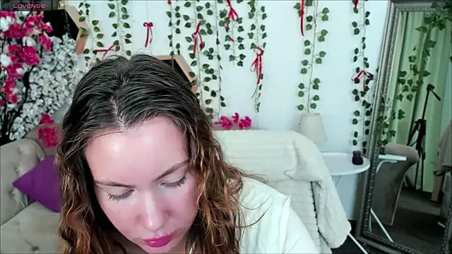  BellaClark online show from 28, 3, 2026