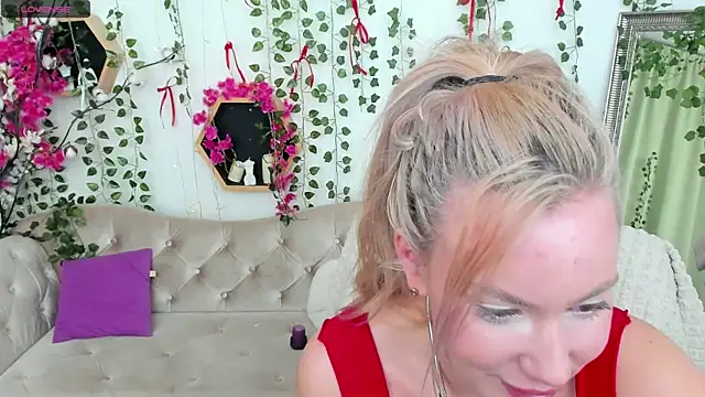 Snapshot of _BellaClark chatting on 7, 5, 2026 BellaClark online show from 7, 5, 2026