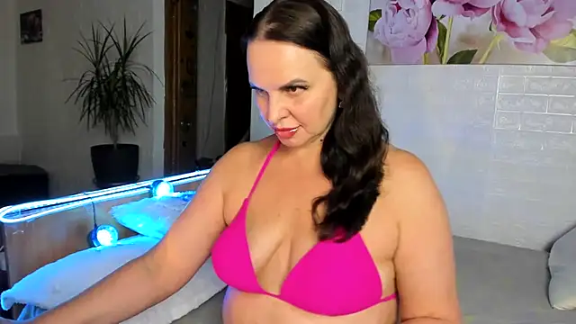 Snapshot of MIRAA_LUV chatting on 14, 7, 2026 MIRAA LUV online show from 14, 7, 2026
