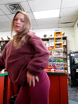 Snapshot of Cassaroll333 chatting on 1, 12, 2025 Cassaroll333 online show from 1, 12, 2025