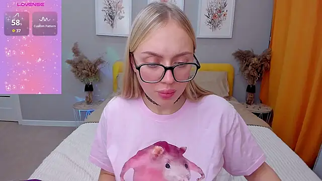 Snapshot of CeaneLino chatting on 17, 11, 2025 CeaneLino online show from 17, 11, 2025