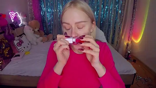 Snapshot of CeaneLino chatting on 19, 12, 2025 CeaneLino online show from 19, 12, 2025