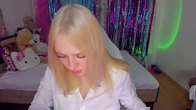 Snapshot of CeaneLino chatting on 8, 1, 2026 CeaneLino online show from 8, 1, 2026