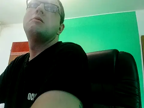 Snapshot of SexiDevil3 chatting on 19, 10, 2025 SexiDevil3 online show from 19, 10, 2025