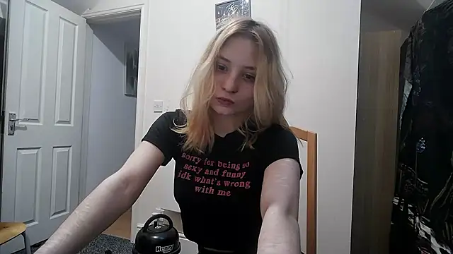 Snapshot of cinnamon-xx chatting on 28, 5, 2026 cinnamon-xx online show from 28, 5, 2026