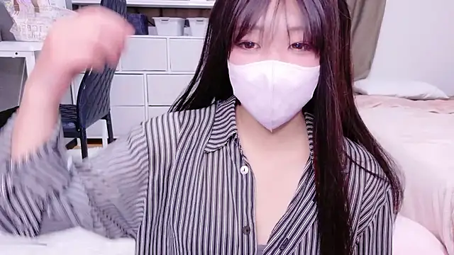 Snapshot of YuKa-zaurusu chatting on 17, 11, 2025 YuKa-zaurusu online show from 17, 11, 2025