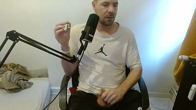 Snapshot of chibrax918 chatting on 17, 12, 2025 chibrax918 online show from 17, 12, 2025