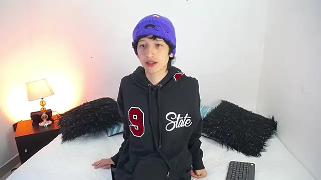 Snapshot of Emo_Boy_ chatting on 21, 11, 2025 Emo Boy online show from 21, 11, 2025