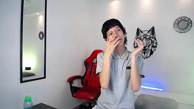 Snapshot of Emo_Boy_ chatting on 14, 12, 2025 Emo Boy online show from 14, 12, 2025