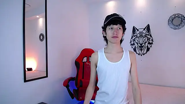 Snapshot of Emo_Boy_ chatting on 18, 12, 2025 Emo Boy online show from 18, 12, 2025