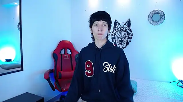 Snapshot of Emo_Boy_ chatting on 19, 12, 2025 Emo Boy online show from 19, 12, 2025