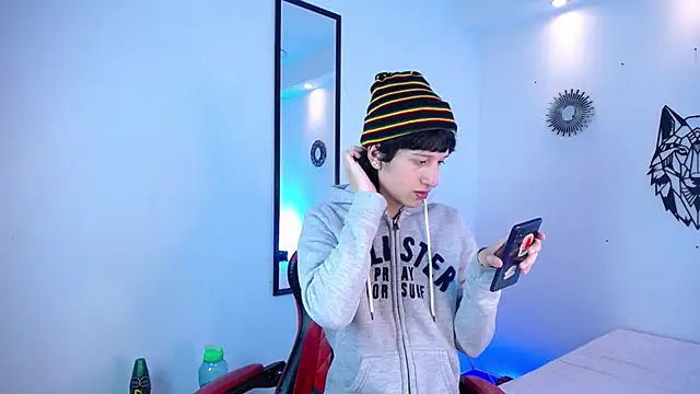 Snapshot of Emo_Boy_ chatting on 20, 12, 2025 Emo Boy online show from 20, 12, 2025