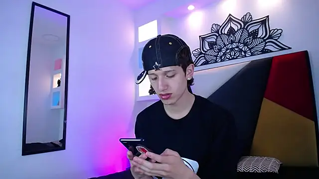 Snapshot of Emo_Boy_ chatting on 14, 1, 2026 Emo Boy online show from 14, 1, 2026