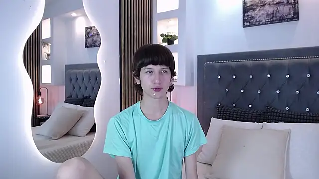 Emo Boy  online show from 24, 3, 2026