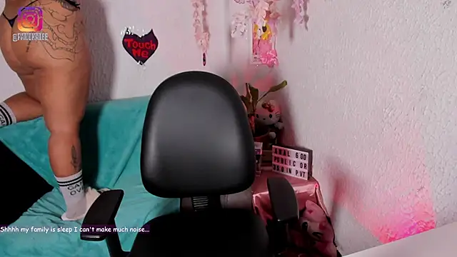 Emilycollei online show from 10, 2, 2026