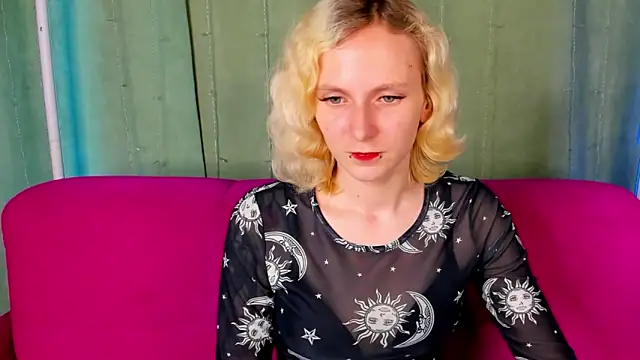 Snapshot of LikiLips chatting on 10, 6, 2026 LikiLips online show from 10, 6, 2026