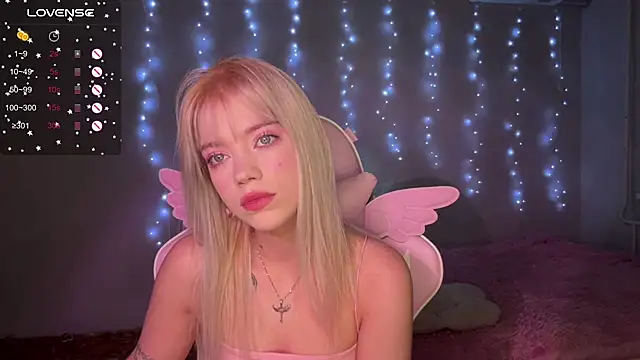 myprettylola online show from 2, 12, 2025