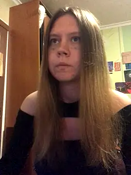 Snapshot of LunaVirelle chatting on 17, 10, 2025 LunaVirelle online show from 17, 10, 2025