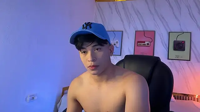 Snapshot of David_Nova chatting on 8, 11, 2025 David Nova online show from 8, 11, 2025