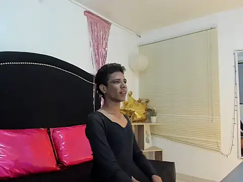 Snapshot of Nezuko__tanyi chatting on 17, 10, 2025 Nezuko  tanyi online show from 17, 10, 2025