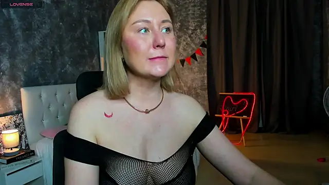 scent  of woman online show from 12, 11, 2025