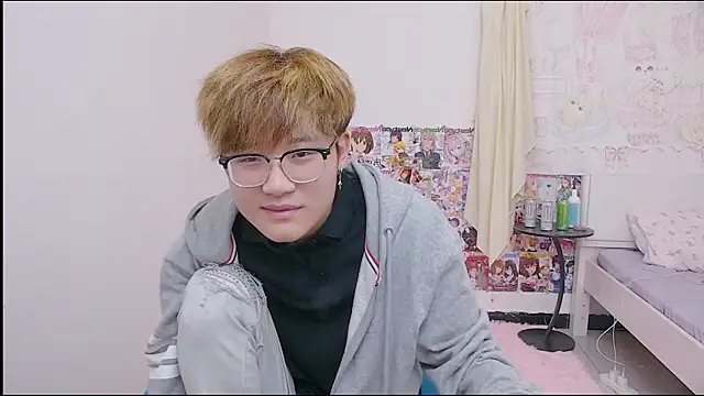 Snapshot of KK-cuteboy chatting on 11, 4, 2026 KK-cuteboy online show from 11, 4, 2026