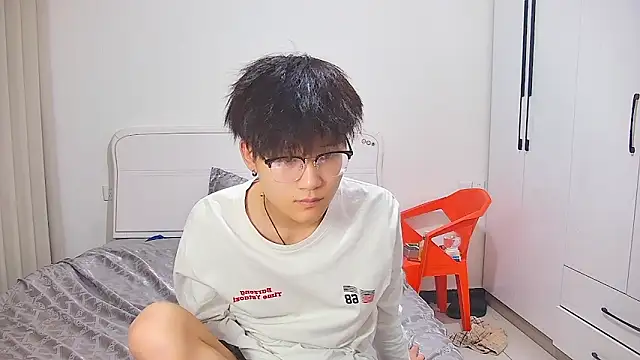 KK-cuteboy online show from 9, 6, 2026
