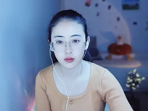 Snapshot of Queena_ chatting on 18, 12, 2025 Queena online show from 18, 12, 2025