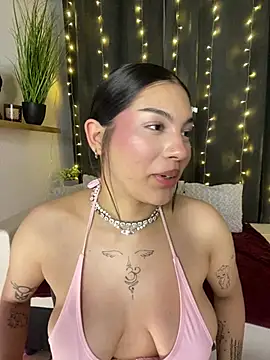 Snapshot of LoraShines chatting on 9, 7, 2026 LoraShines online show from 9, 7, 2026
